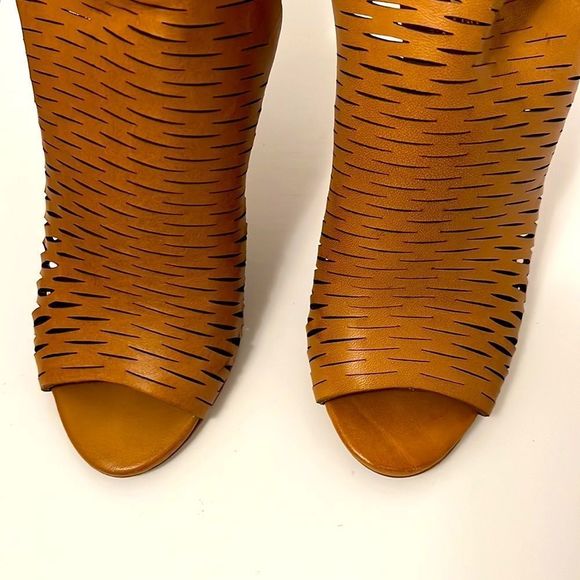 Vince Camuto Heels - Picture 9 of 9